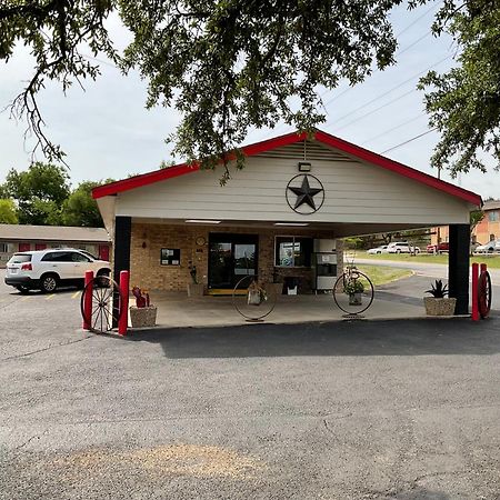 Glen Rose Inn & Suites Exterior photo