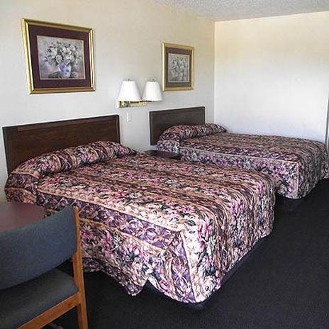 Glen Rose Inn & Suites Room photo